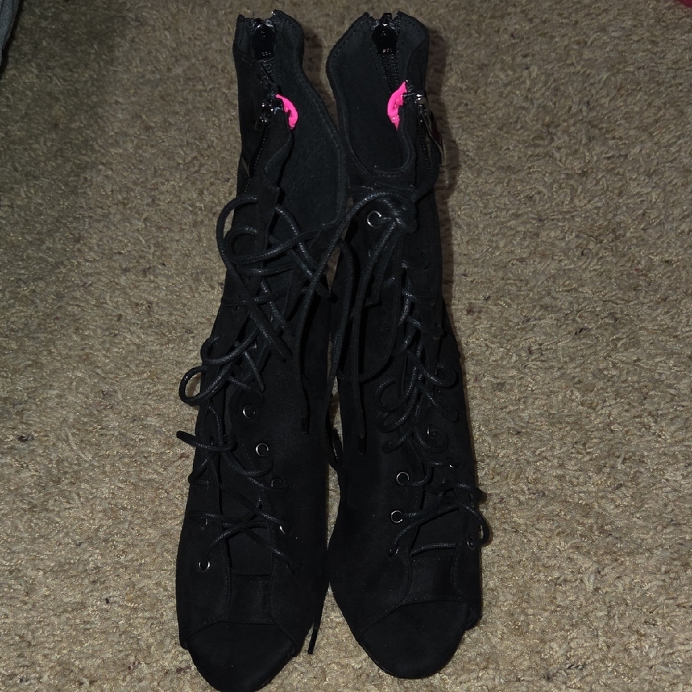 Burju Lace-Up Women's Boots
